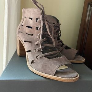 Brand new! Vince Camuto ladies shoes NWT!